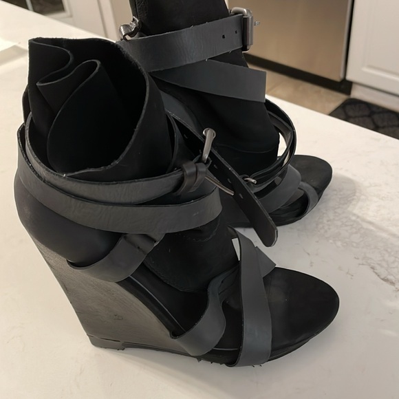 44 Joe's Jeans Helena leather suede banded gladiator peep toe platform wedge 6.5 - Picture 3 of 7
